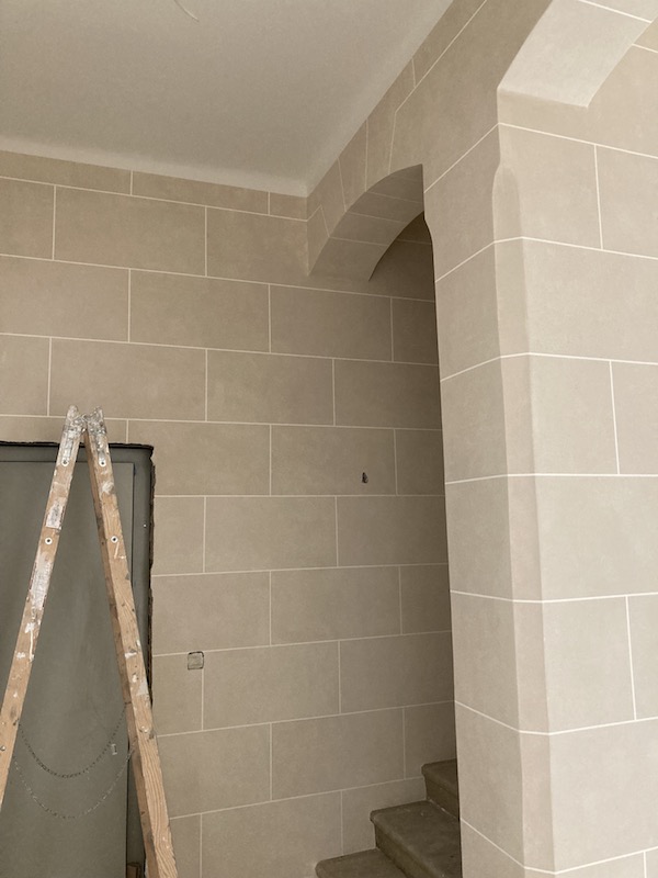 Imitation pierre de taille dans cage d'escalier