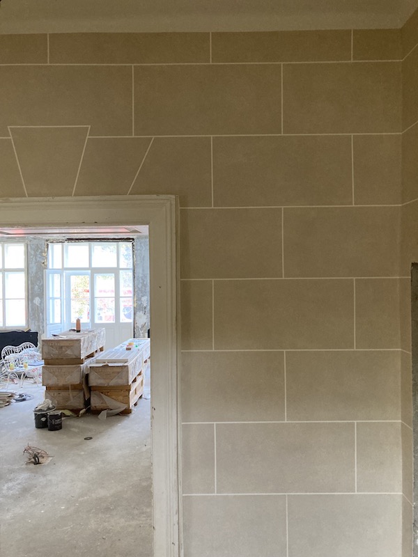 Imitation pierre de taille dans cage d'escalier